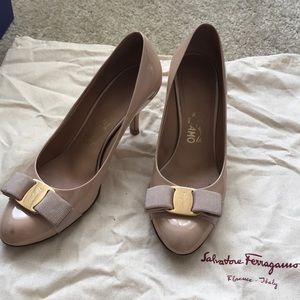 Salvatore ferragamo Vara nude pumps